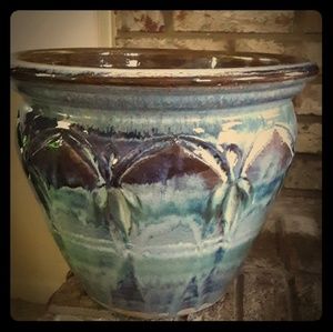 Decrative flower pots.